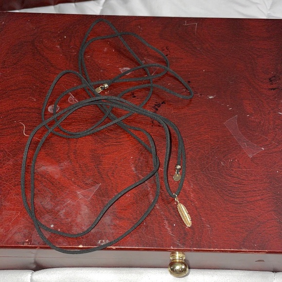 Choker necklace with feather - Picture 1 of 2